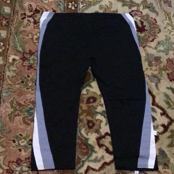WOMENS YOGA CAPRI PANTS - Picture 4 of 10